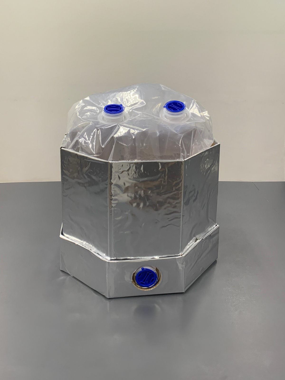 <span style = 'font-size:120%; font-weight: bold;'>Bag in Box On Farm</span><br>O projeto do Bag on Farm surgiu da necessidade de disponibilizar uma solução estéril, prática e eficiente para a produçã...