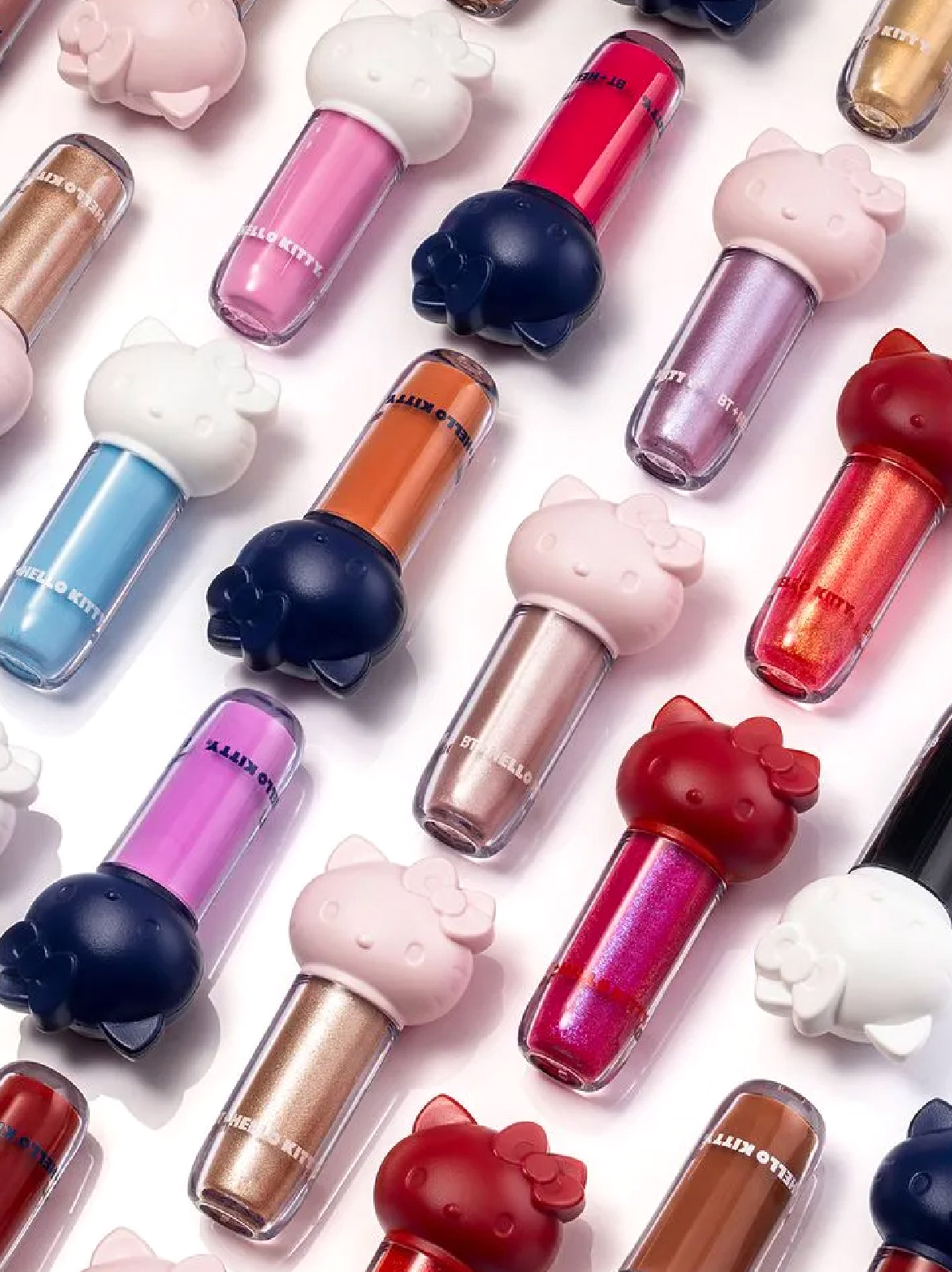 <span style = 'font-size:120%; font-weight: bold;'>BT Hello Kitty </span><br>Inspirada no universo lúdico da Hello Kitty, a embalagem une apelo colecionável ao design funcional. O desafio foi criar...