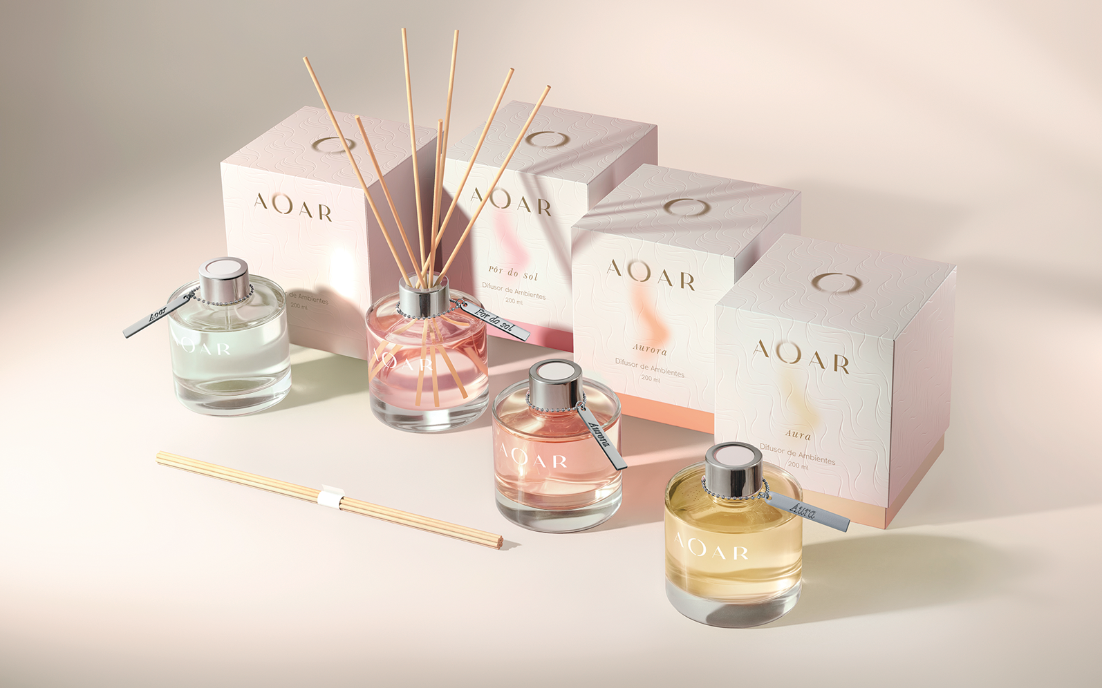 <span style = 'font-size:120%; font-weight: bold;'>Aoar</span><br>Desenvolvemos posicionamento, naming, identidade, tom de voz, arquitetura e embalagens para Aoar, marca premium de aroma...