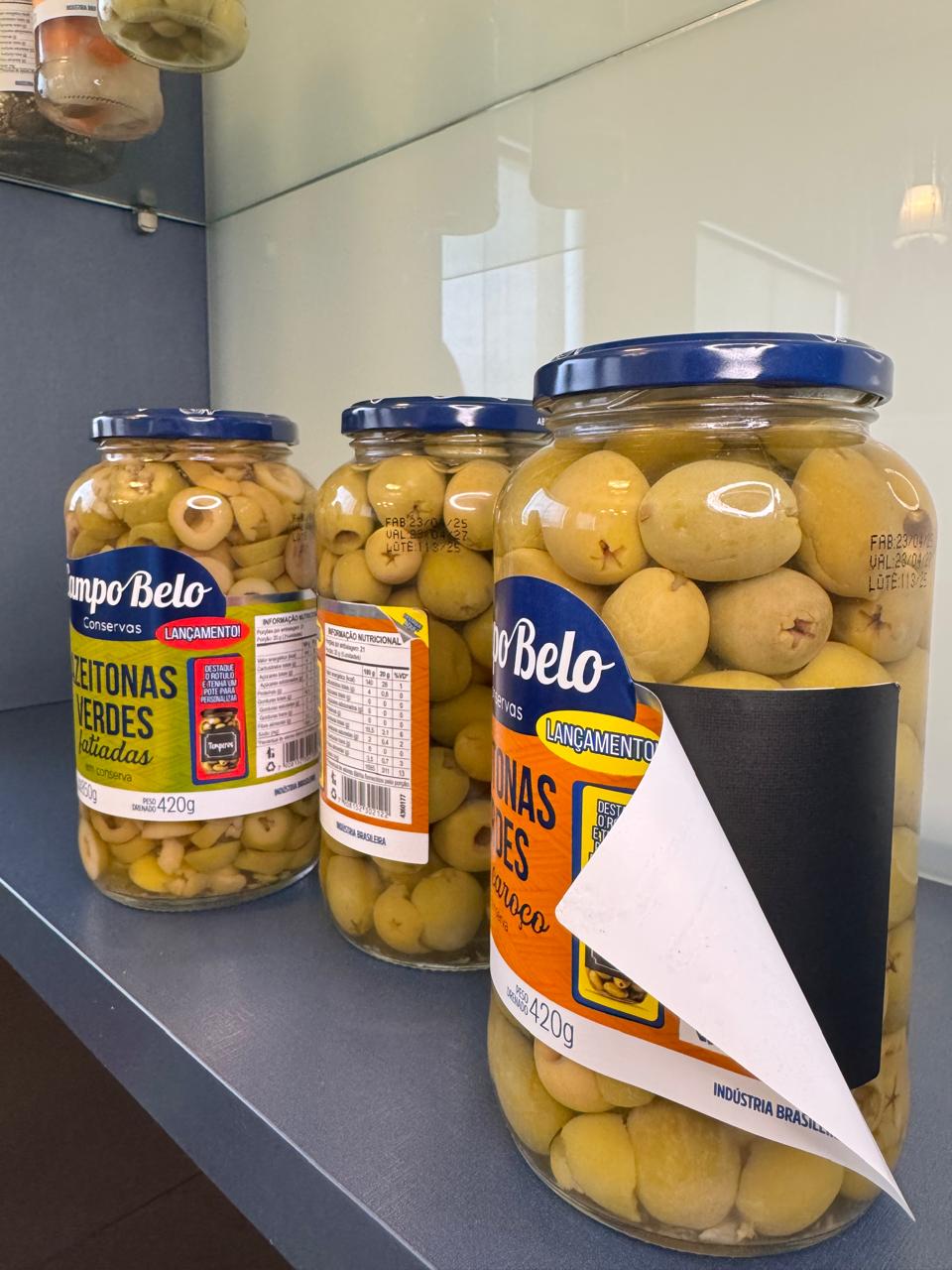 <span style = 'font-size:120%; font-weight: bold;'>Rótulo dupla camada Conservas Campo Belo</span><br>A Conservas Campo Belo lançou embalagens de 420g de azeitona verde fatiada e sem caroço com rótulo dupla camada, unindo ...