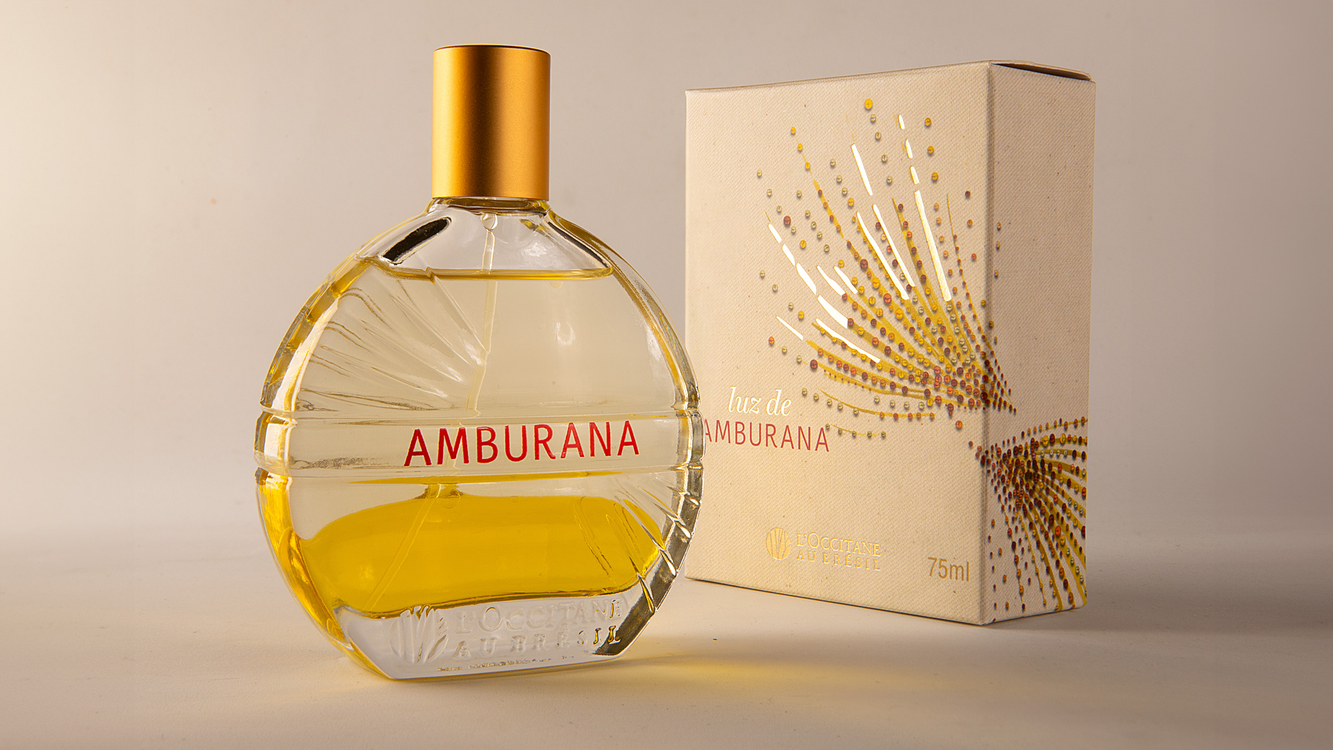 <span style = 'font-size:120%; font-weight: bold;'>L’Occitane au Brésil | Amburana</span><br>Para lançar o primeiro Eau de Parfum bifásico da marca, criamos um frasco exclusivo que transmite sofisticação e inovaçã...